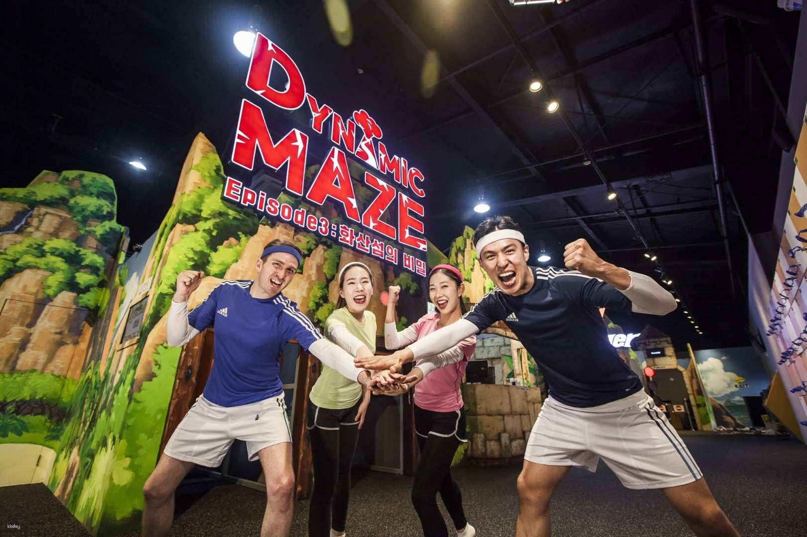 Experience the fun of teamwork as you navigate the Dynamic Maze in Jeju! Tackle challenges with loved ones in this one-of-a-kind indoor adventure. Memories await!